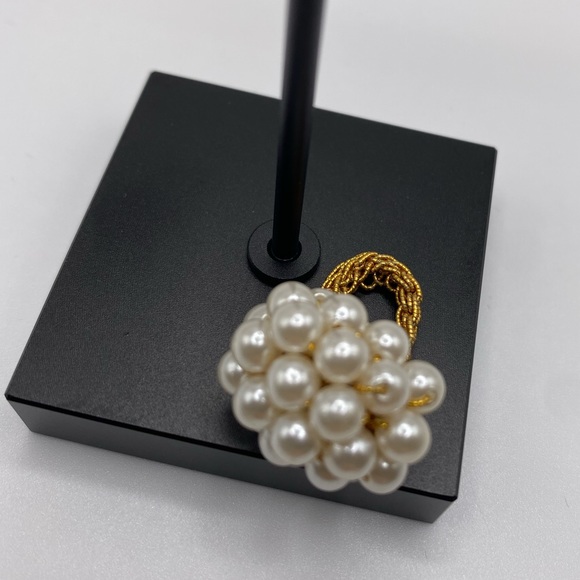 Pearl Cluster Ring - Picture 3 of 3